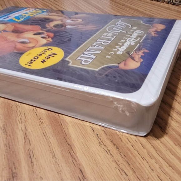 Walt Disney's Masterpiece. LADY AND THE TRAMP - Picture 4 of 7